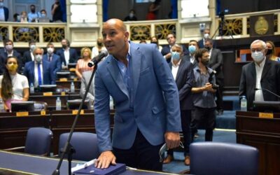 Martiniano Molina asumió sin estar vacunado