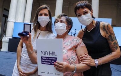 Mayra y Raverta entregaron la jubilación n° 100 mil por el reconocimiento de aportes por tareas de cuidado