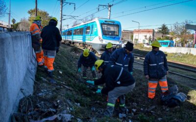 El Municipio de Quilmes y Trenes Argentinos realizaron un importante operativo de limpieza en inmediaciones de las vías en Quilmes sur y Ezpeleta