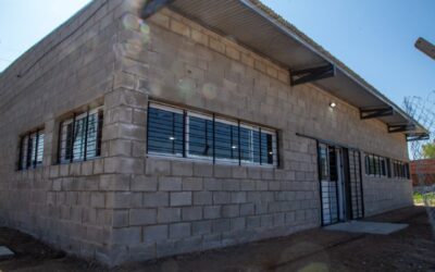 Finaliza la construcción del sum en el Club Villa Alcira y la instalación de luminarias en el Paseo Lineal del barrio