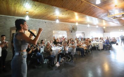 Mayra participó de una merienda con instituciones del barrio Iapi-Santa María de Bernal Oeste