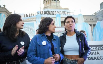 MAYRA MENDOZA PARTICIPÓ DE LA MARCHA EN DEFENSA A LA LEY DE GLACIARES