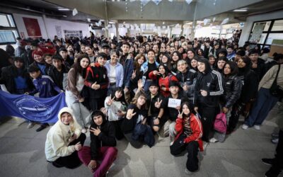 MAYRA JUNTO A 300 JÓVENES DEL PROGRAMA ENVIÓN: “ESTÁ EN NOSOTROS PONER UN LÍMITE Y REGULAR LO QUE SUCEDE A TRAVÉS DE LA DIGITALIDAD Y LA VIRTUALIDAD”